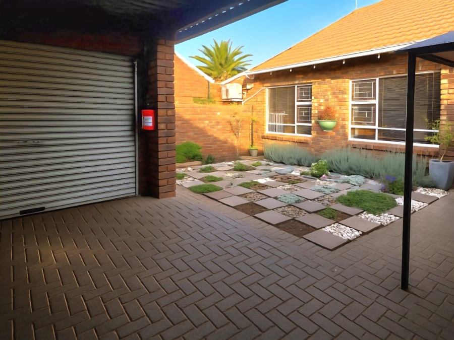 3 Bedroom Property for Sale in Langenhovenpark Free State